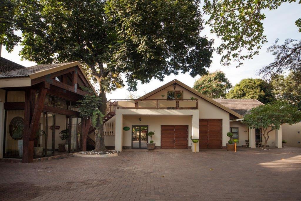 Tamboti Lodge Guest House ซานีน ภายนอก รูปภาพ